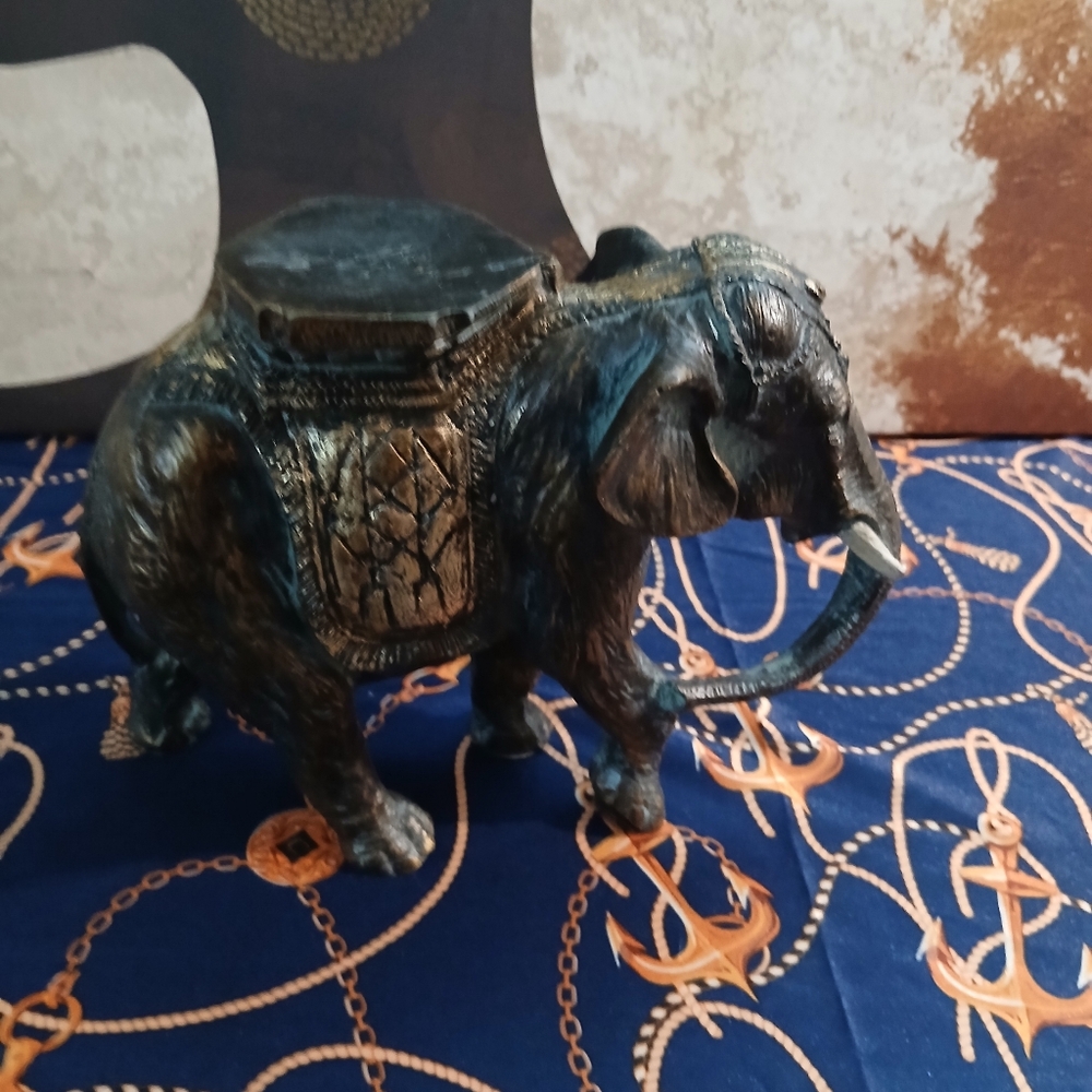 Decorative Elephant Figurine in Black and Gold